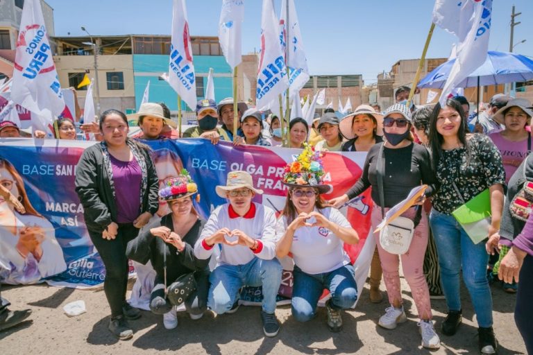 Moquegua: Gilia Gutiérrez recibe masivo apoyo durante apertura de 99 nuevas bases