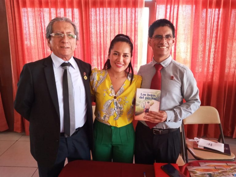 Abog. Gloria Maynas Espíritu presenta su libro “Las hojas del perdón”