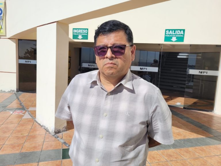 Primer regidor, Javier Lozano, asume el cargo de alcalde de Ilo