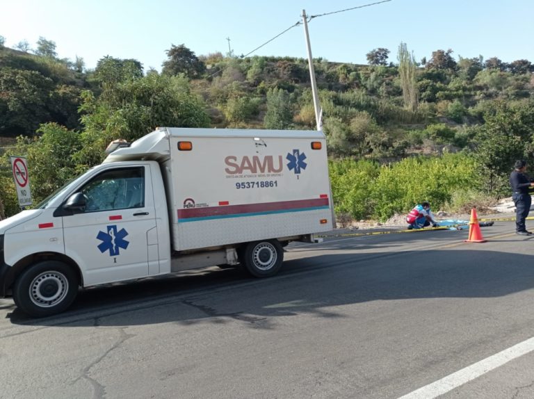 Motociclista se estrella contra muro y pierde la vida en Tumilaca