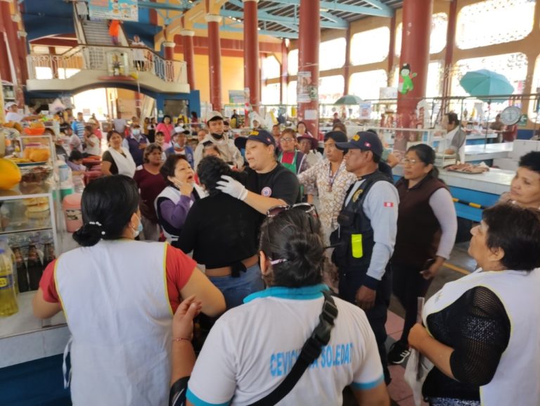 Auxilian a mujer que se atragantó con una pastilla en el mercado San José