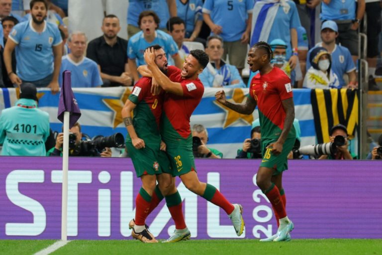 Portugal ganó 2-0 a Uruguay y pasó de ronda