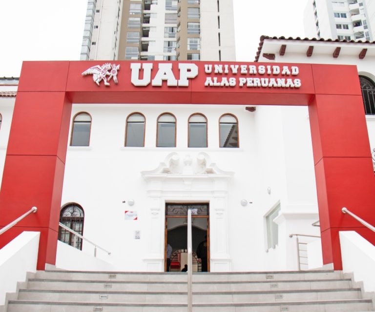 Rector y vicerrectores responsables del no licenciamiento de la UAP