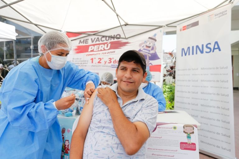 Brigadas de salud de la DIRESA continúan aplicando vacunas contra el Covid-19