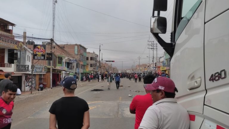 Protestantes en Chala no cesarán: mantienen vías cerradas