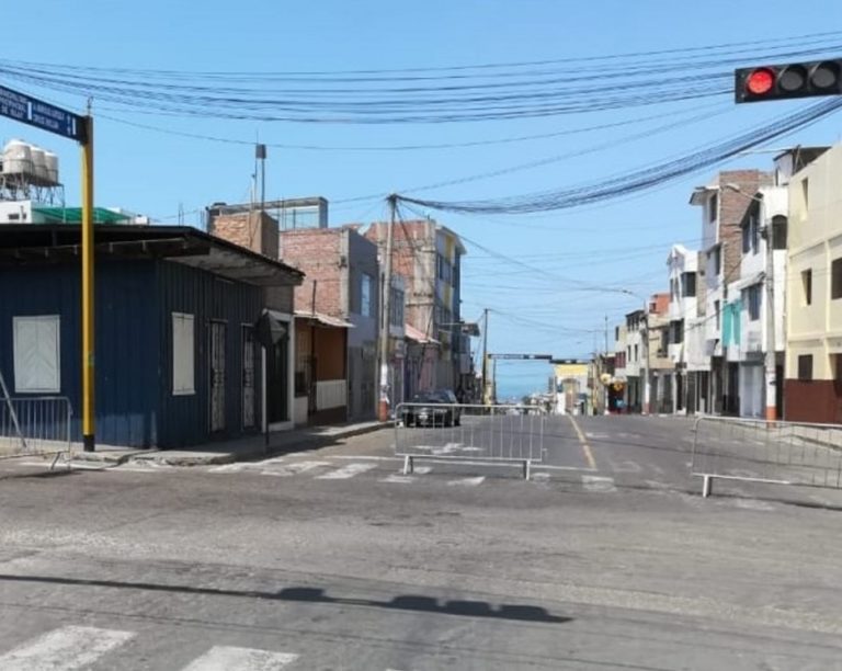 Reclaman falta de alumbrado público en la calle Comercio y Arequipa