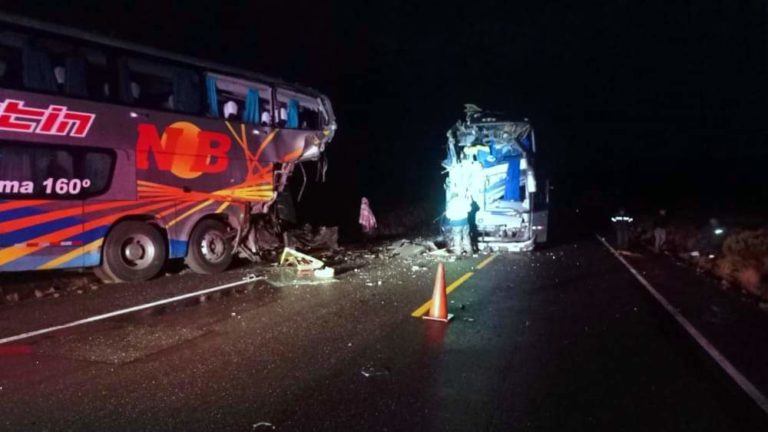 Violento choque entre buses de la empresa San Martin deja como saldo 3 muertos y 6 heridos