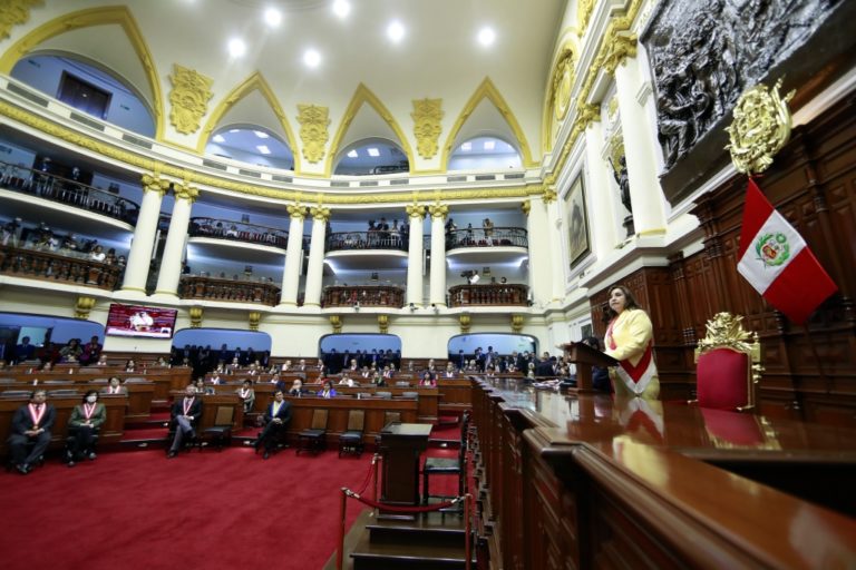 El show de Dina Boluarte y la derecha