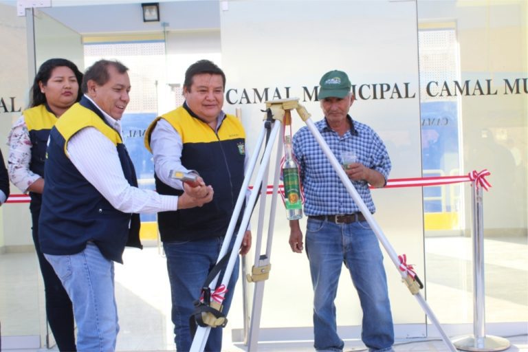 Alcalde de Mariscal Nieto inaugura moderno camal municipal que convertirá a Moquegua en una ciudad industrializada