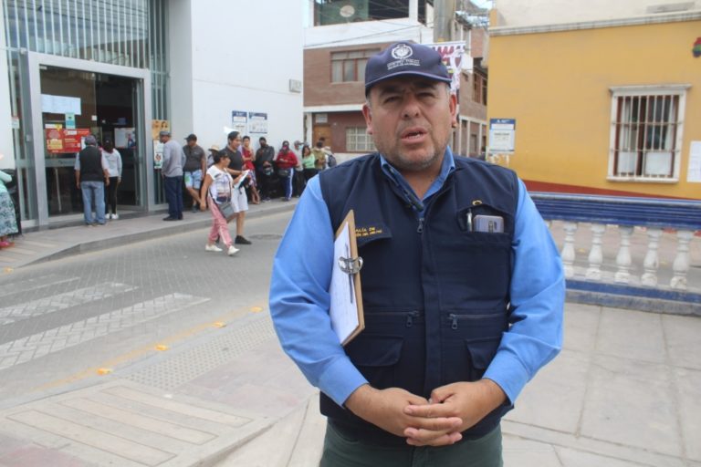 Camión cisterna boliviano que derramó petróleo a canal Pasto Grande sigue en Perú bajo custodia de la PNP 