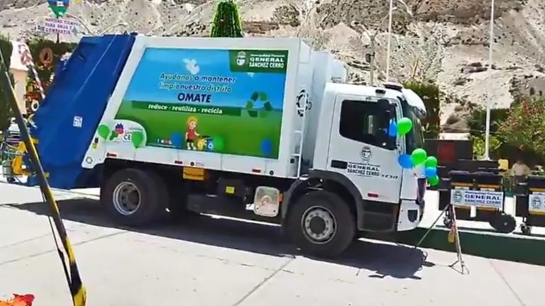 Municipio de Sánchez Cerro adquiere camión compactador y lo presenta a la población 