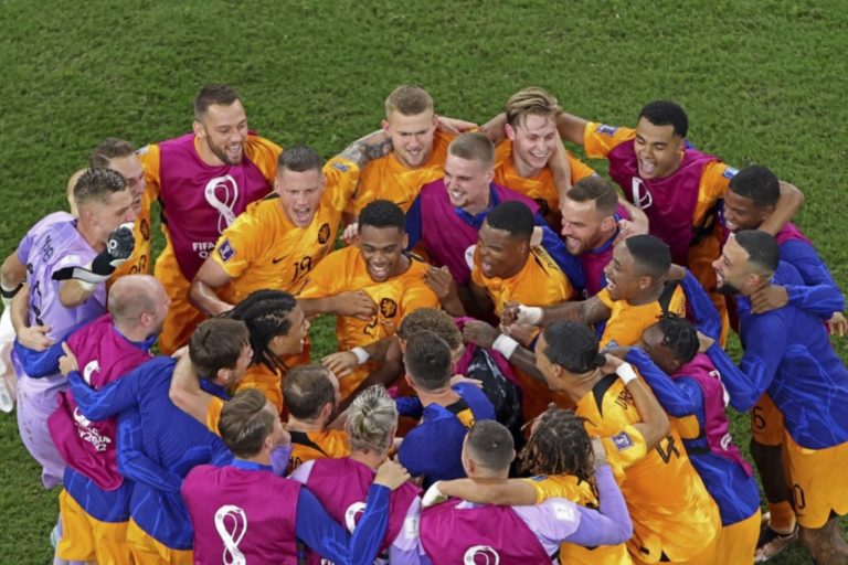 Países Bajos goleó 3-1 a Estados Unidos y clasificó a 4tos de Final