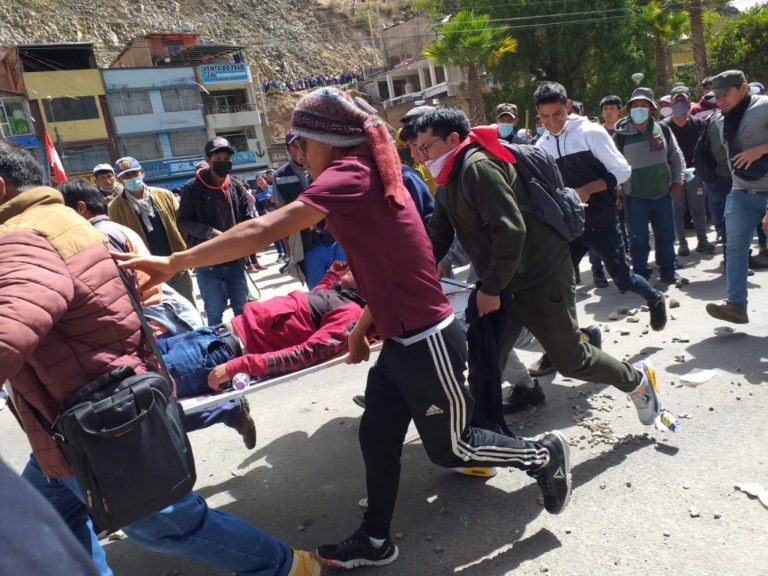 Efecto Castillo: dos muertos y decenas de heridos en enfrentamientos con la PNP