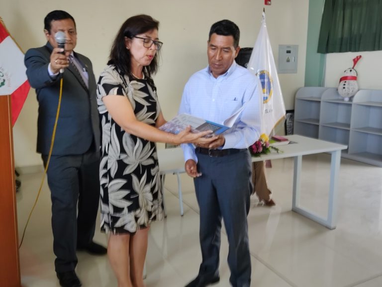 Alcalde Richard Ale se compromete a aplicar el Proyecto Educativo Local Islay