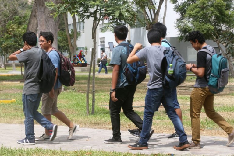 ¿Las redes sociales influyen en el aprendizaje en universitarios de medicina de la UNAM?