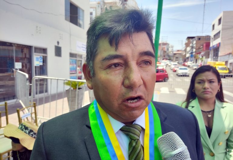 Alcalde de Deán Valdivia se pronuncia sobre crisis nacional