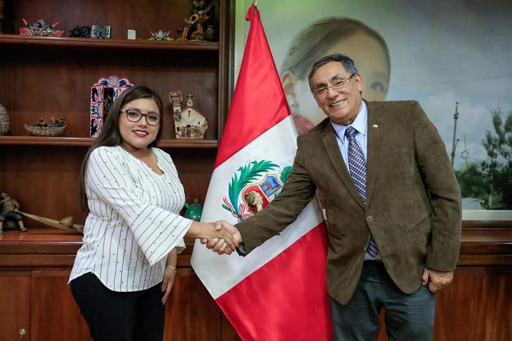 Gobernadora regional logra compromiso de transferir 16 millones de soles para proyectos de electrificación 2 Gobernadora regional logra compromiso del Minem de transferir 16 millones de soles para proyectos de electrificacion 2 La Prensa Regional