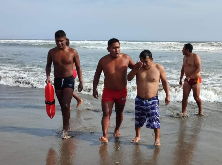 Un adulto y un menor salvan de morir ahogados en playas de Ilo