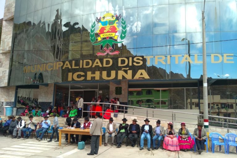 Trinquetes políticos: Mesa minera en Ichuña