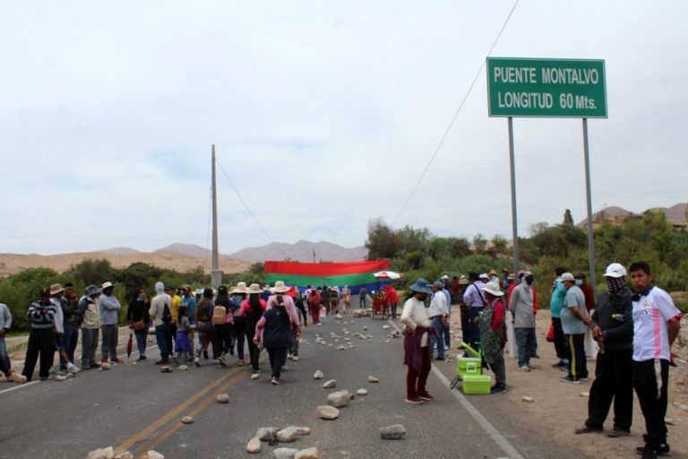 Población se une a protesta contra el Ejecutivo y bloquean puente Montalvo