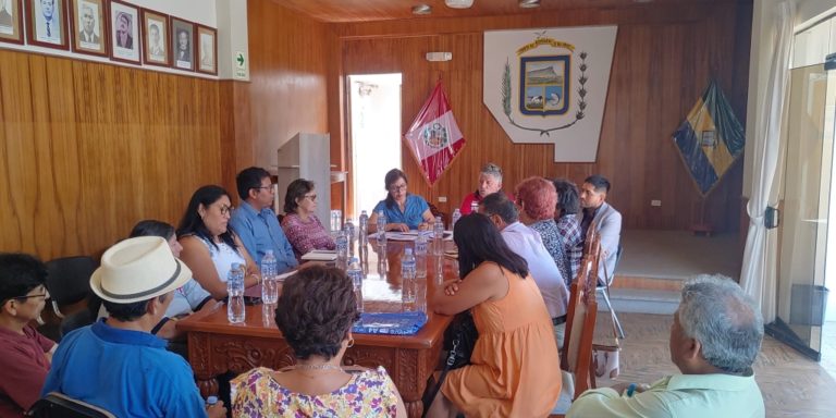 UGEL Islay presentan al Proyecto Educativo Local en Punta de Bombón