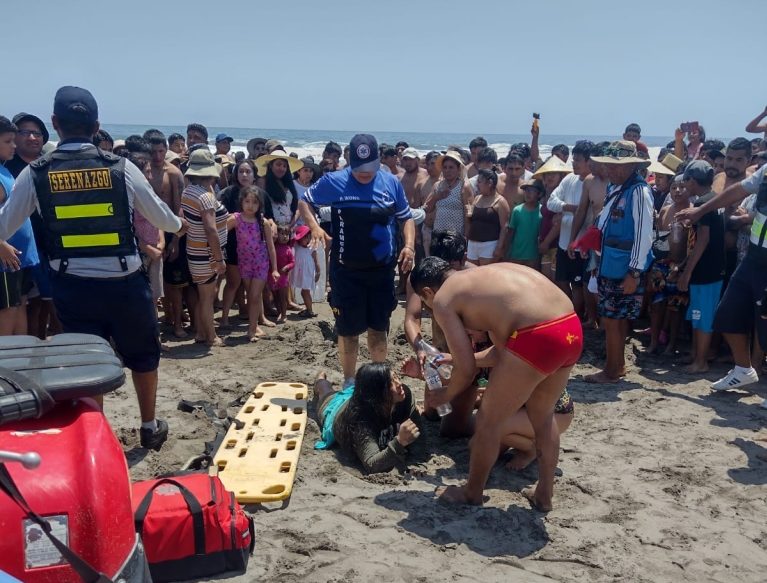 Rescatan a joven en la tercera playa de Mollendo