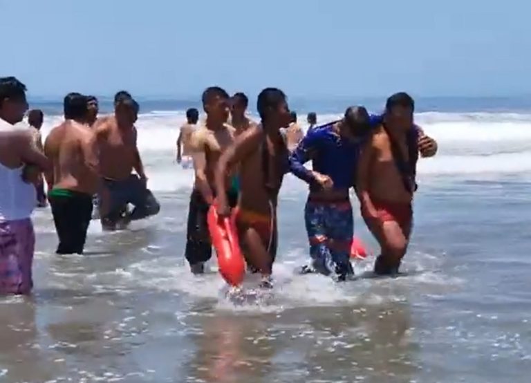 Mollendo: rescatan a venezolano a punto de ahogarse en la Tercera Playa