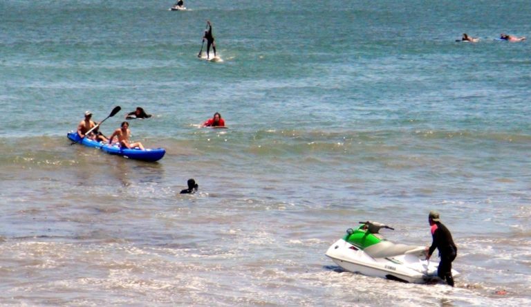 Primer festival veraniego deportivo náutico en la bahía de Ilo