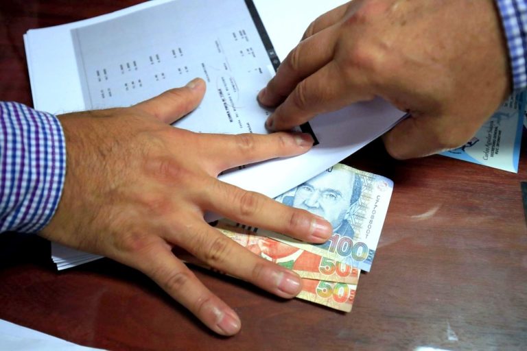 Convocando a gente con “experiencia” en presuntos delitos contra la administración pública