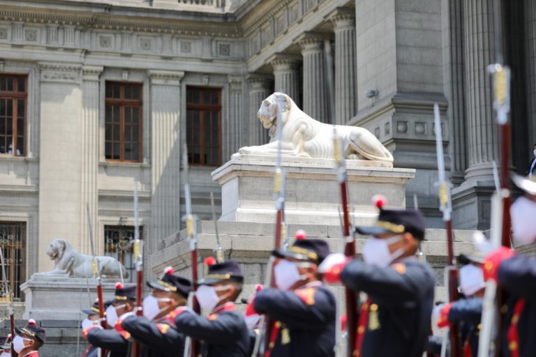 Grietas democráticas