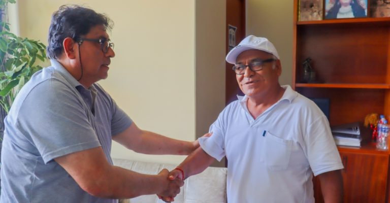 Consejero regional y alcalde de Cocachacra se reúnen por obras para el distrito