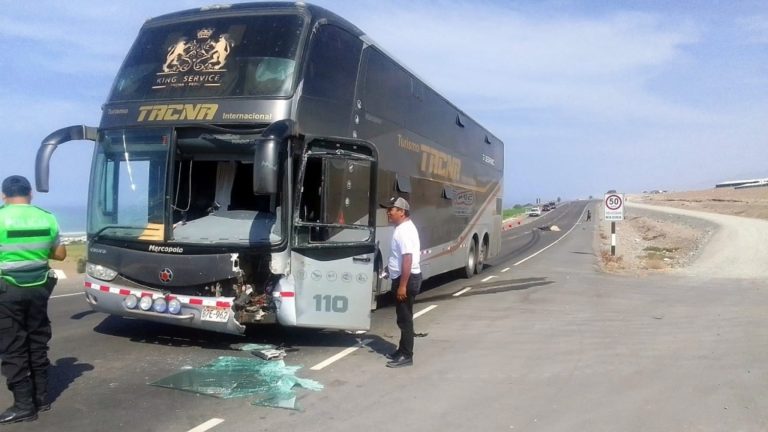 Costanera Mejía: Motociclista muere tras choque frontal con bus