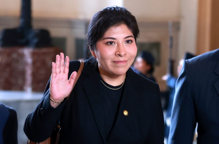 Betssy Chávez es denunciada por la presunta contratación irregular de personal