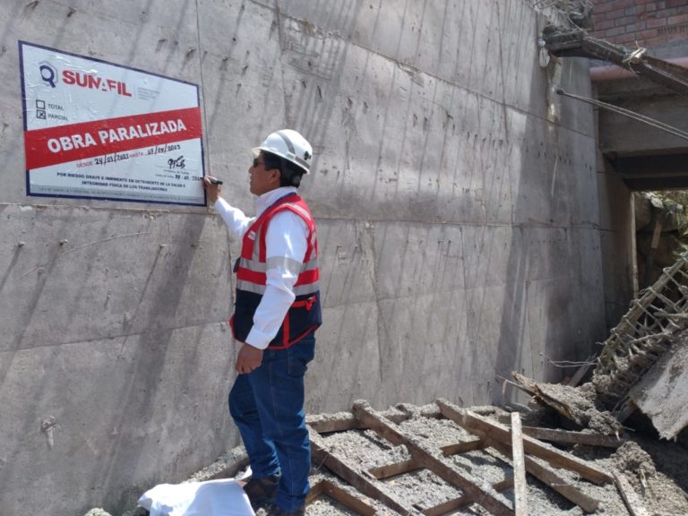 SUNAFIL paraliza por 15 días obra del puente de Torata, tras accidente donde 8 trabajadores casi pierden la vida 