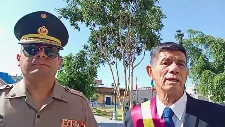 Disponen que primer domingo de cada mes se realice izamiento con autoridades en pleno