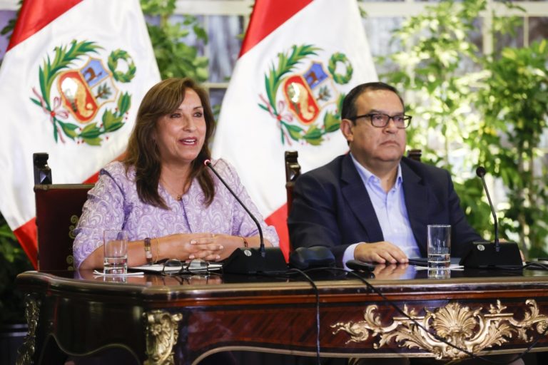 Presentan denuncia constitucional contra presidenta Dina Boluarte y premier Alberto Otárola