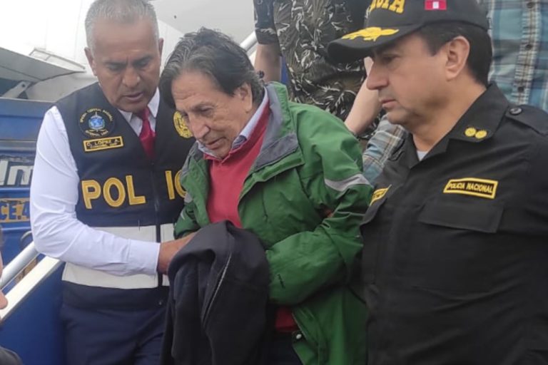 Alejandro Toledo llegó a Perú extraditado desde los EE. UU.