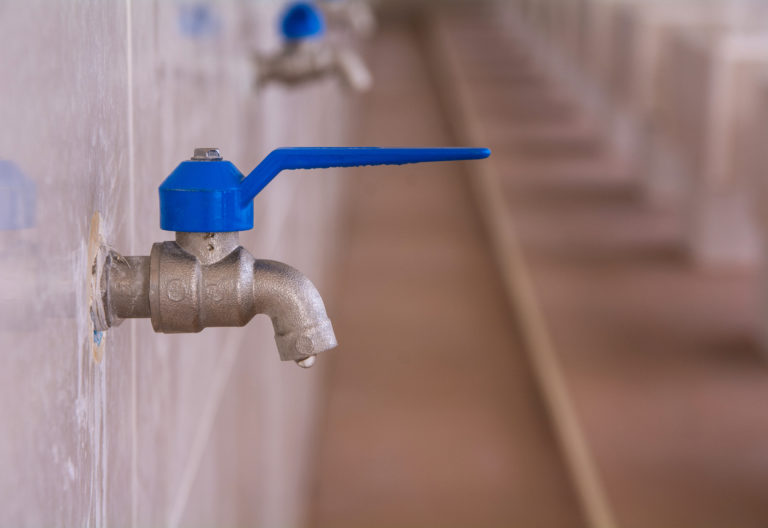 Semana Santa: si sales de casa, asegúrate de cerrar la llave general de agua