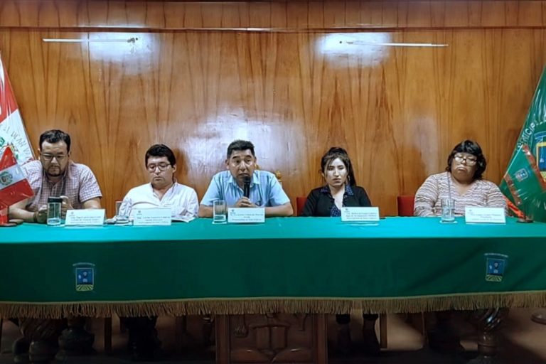 Deán Valdivia: denunciarán a quienes manipularon fotos de bolsas de alimentos