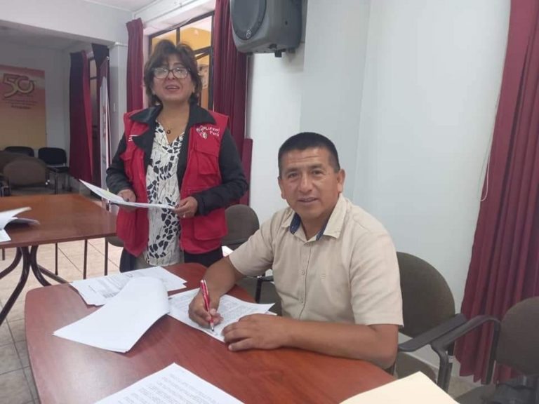 Matarani: alcalde Irwin Santoyo firma convenio con Lurawi Perú