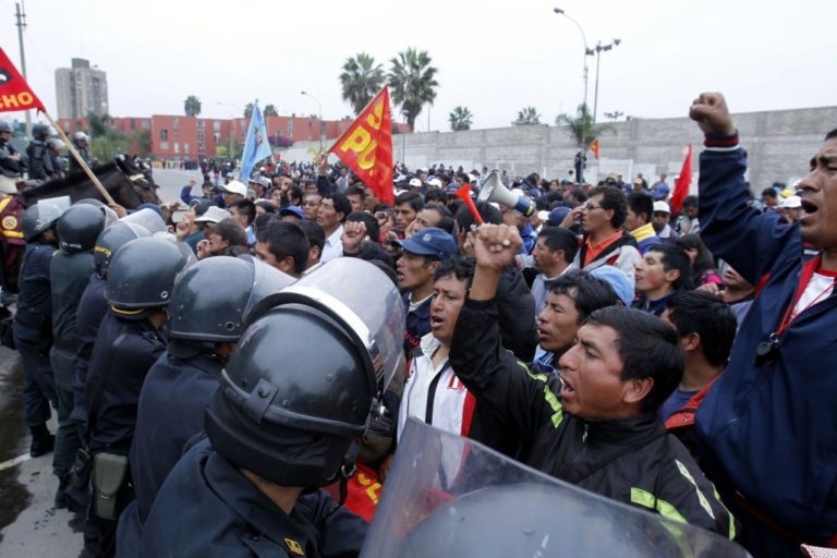 Huelga declarada improcedente, no se puede considerar ilegítima y el empleador no puede sancionar