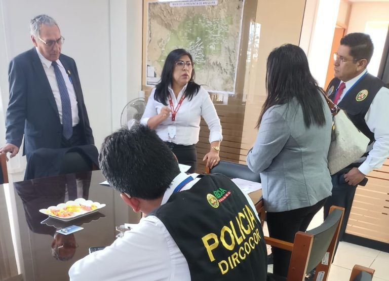 Policía anticorrupción intervino GORE Arequipa por chats de esposa del gobernador Rohel Sánchez