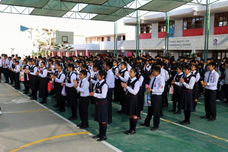Juramentan brigadas escolares de Defensa Civil, Ecológicas y Cruz Roja en Matarani