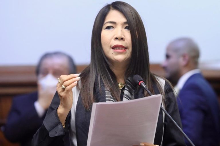 Fuerza Popular denuncia a María Cordero Jon Tay ante Comisión de Ética