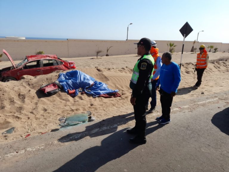 Domingo fatal: mujer muere tras violenta volcadura en la costanera sur
