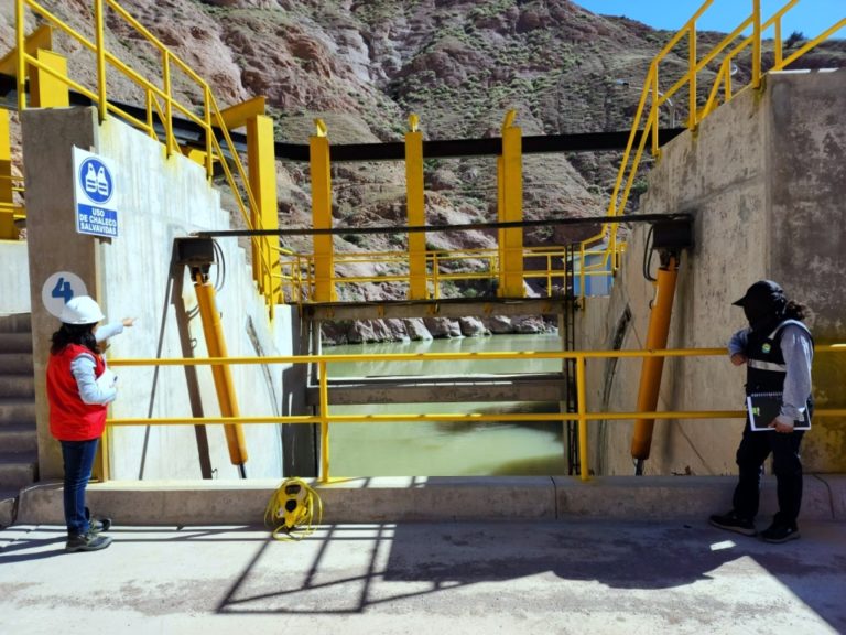 Infraestructura que controla volumen de agua del canal Pasto Grande, en peligro