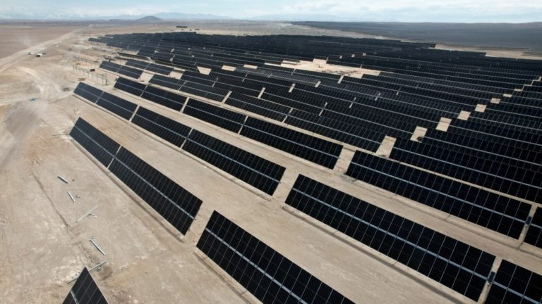 Hito: Central Solar de Clemesí inyectó primeros 9 megavatios