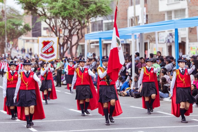 Realizan Desfile Escolar, Cívico e Institucional por el 53° aniversario de Ilo