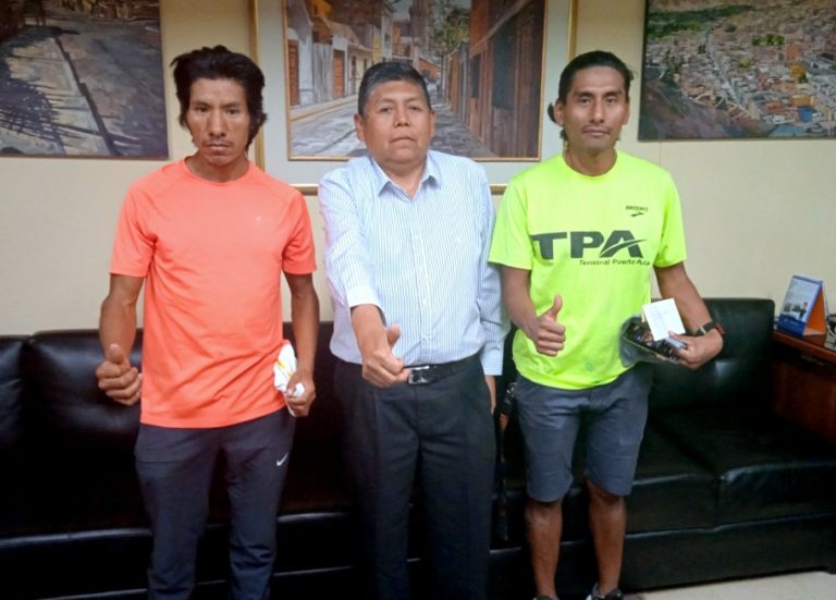 Alcalde provincial otorgó apoyo económico a maratonistas moqueguanos