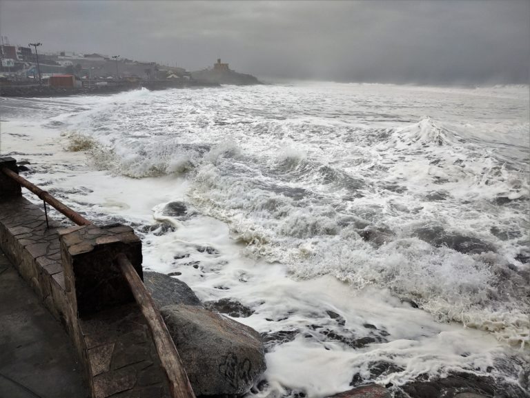 Maretazo: Oleajes muy fuertes causan daños en zona de playas de Mollendo